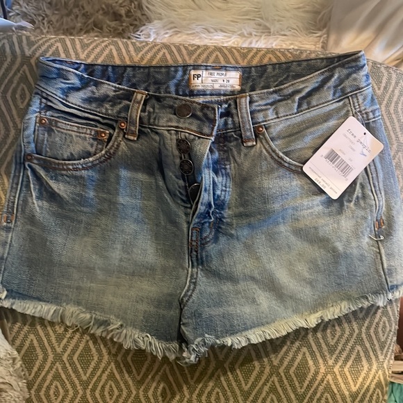 Free people Jean shorts - Picture 2 of 4
